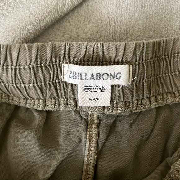 Green Billabong road trppin elastic waist shorts - Picture 3 of 6